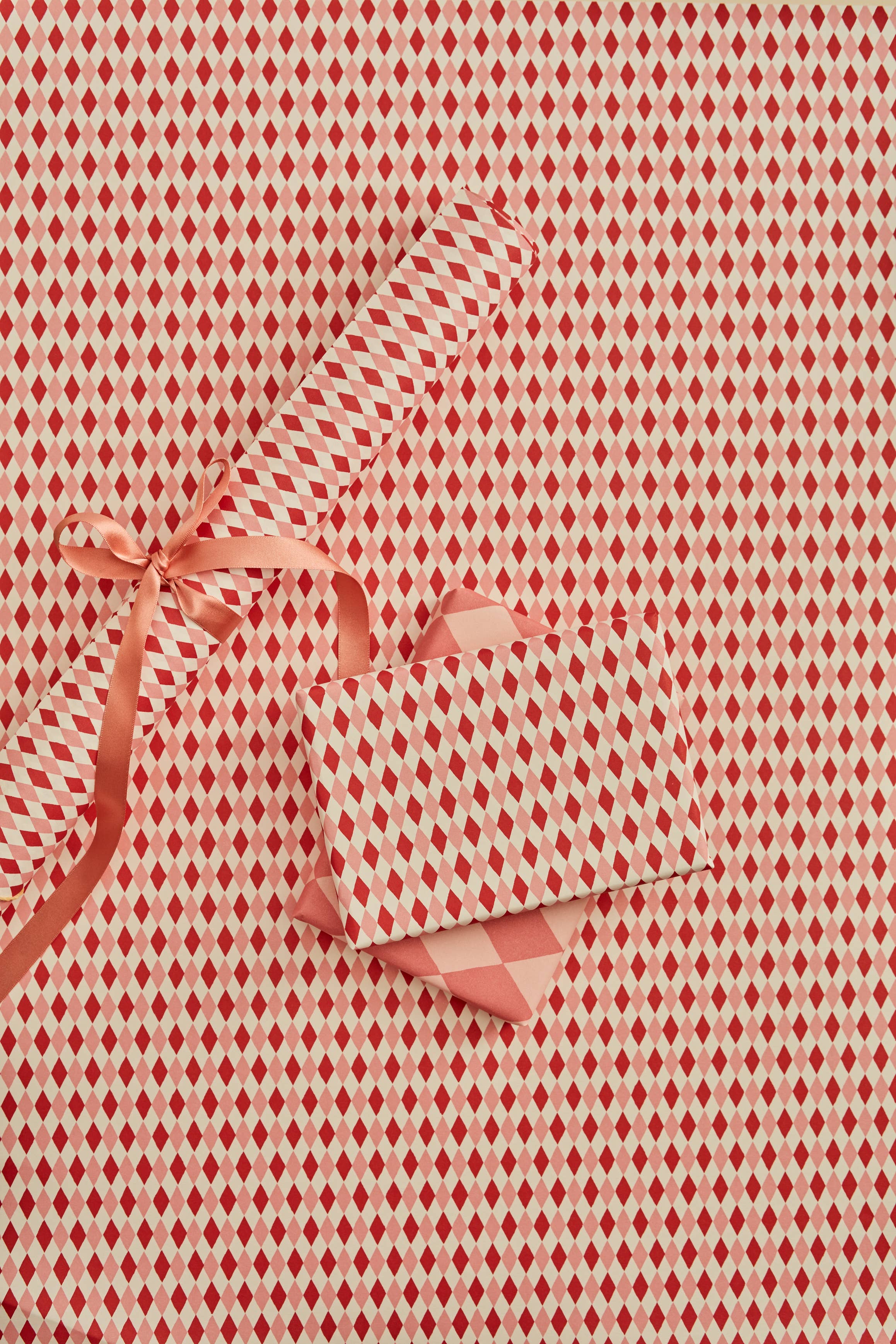 Alt diamonds Gift Wrap Pink